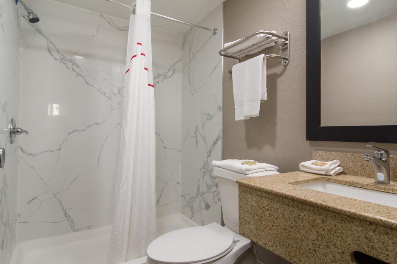 Red Roof Inn & Suites Brunswick I-95 Екстериор снимка