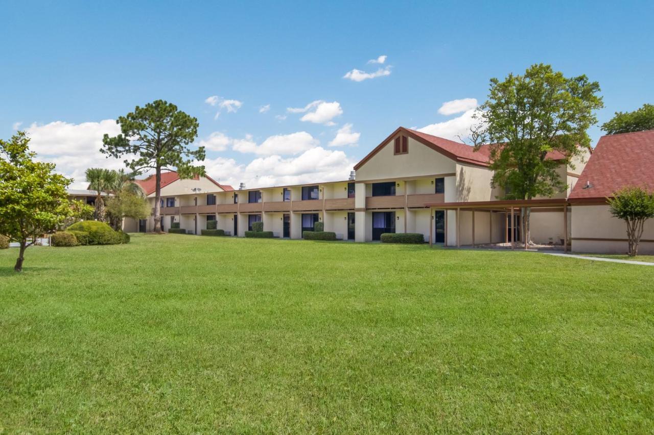 Red Roof Inn & Suites Brunswick I-95 Екстериор снимка