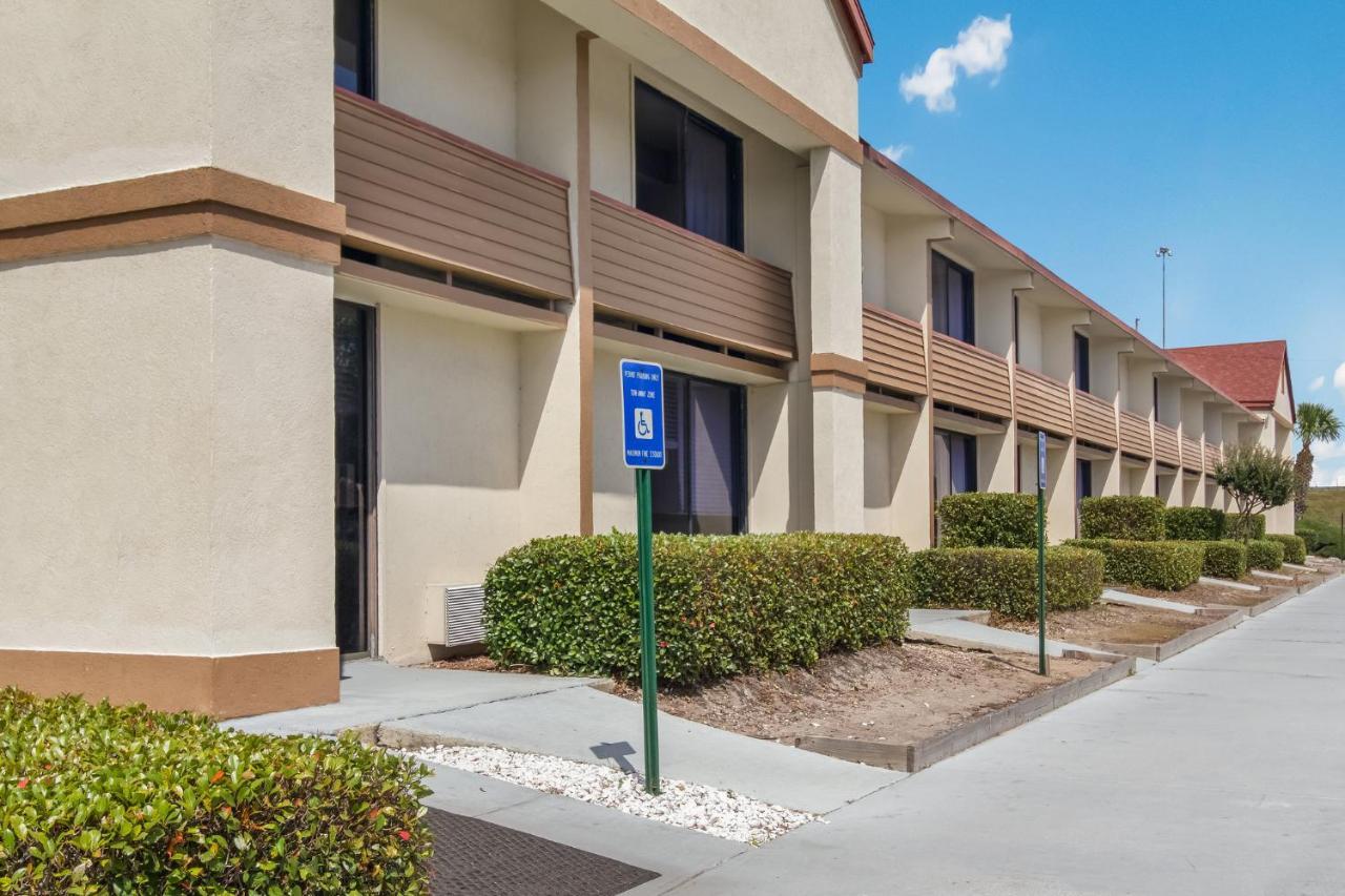 Red Roof Inn & Suites Brunswick I-95 Екстериор снимка