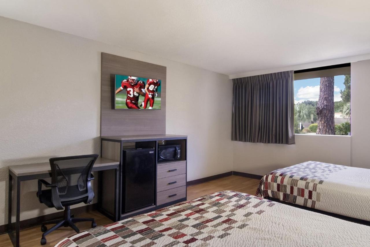 Red Roof Inn & Suites Brunswick I-95 Екстериор снимка
