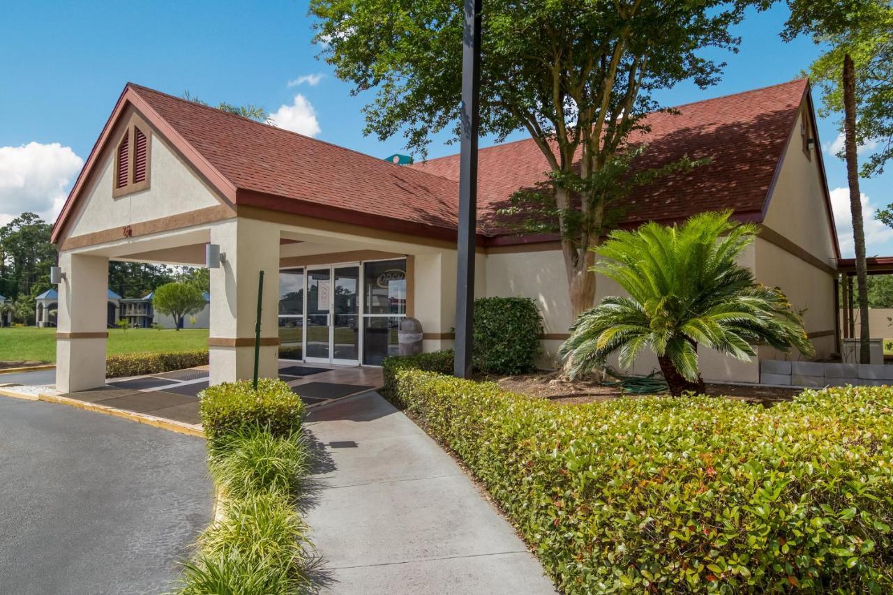 Red Roof Inn & Suites Brunswick I-95 Екстериор снимка
