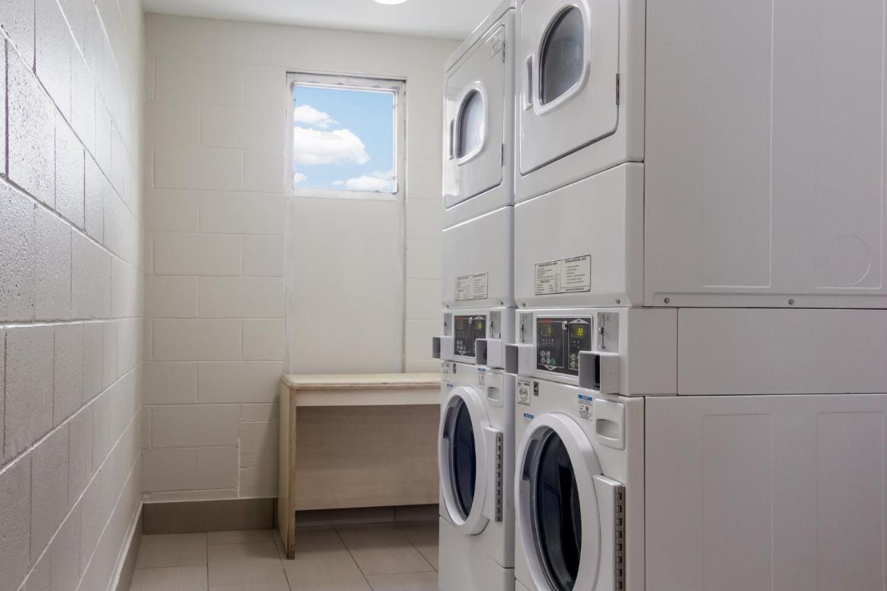 Red Roof Inn & Suites Brunswick I-95 Екстериор снимка