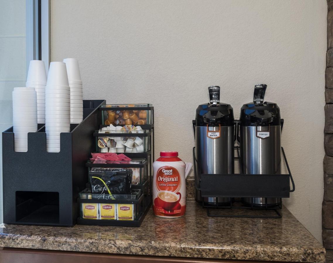 Red Roof Inn & Suites Brunswick I-95 Екстериор снимка
